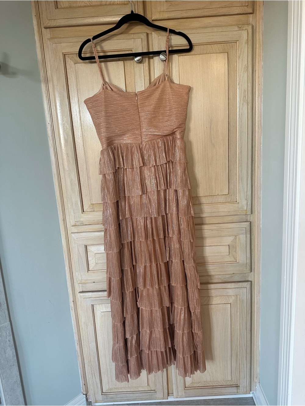 Gianni Bini Shimmery Champagne Tiered Ruffle Midi Dress - Picture 4 of 5
